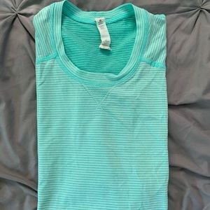 Men’s lulu lemon short sleeve